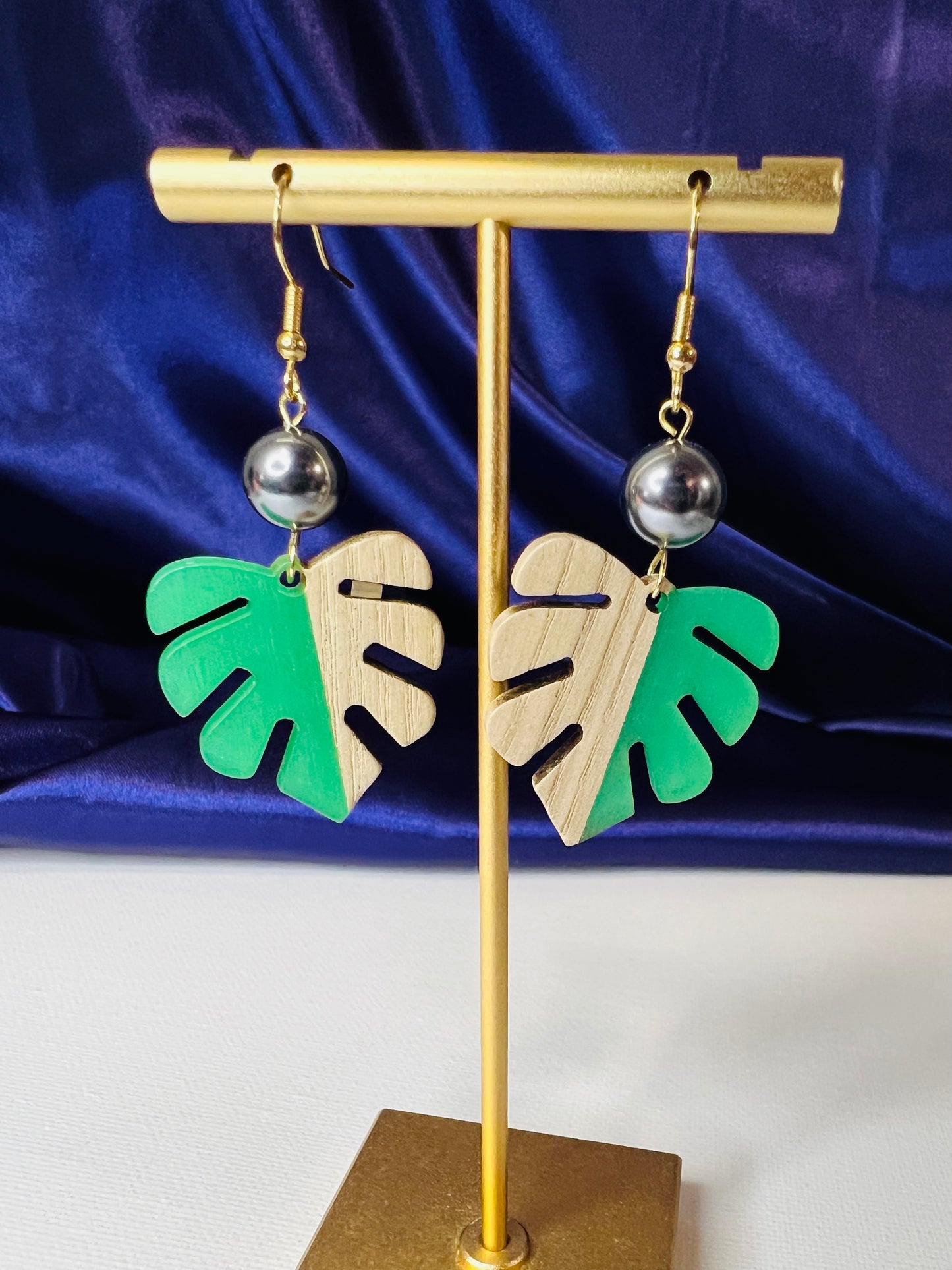 Monstera Pearl Earrings