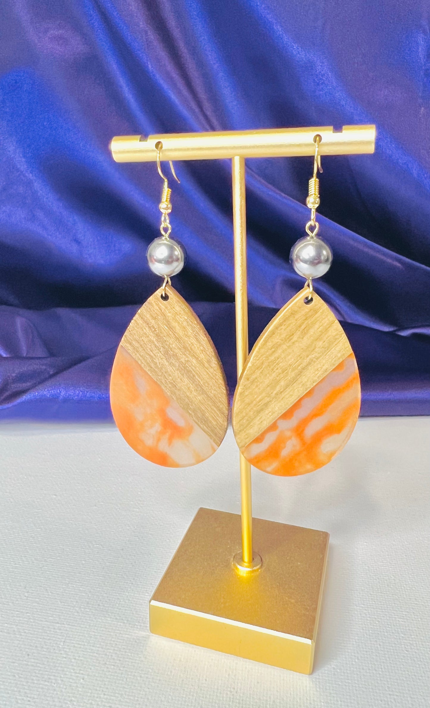 Teardrop acrylic pearl earrings