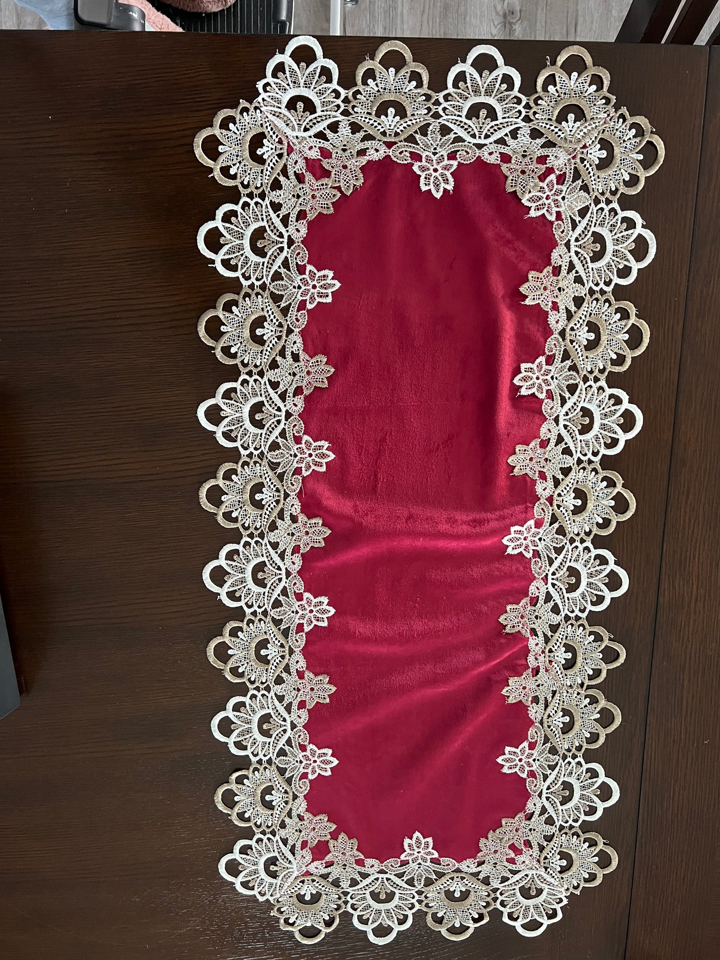 Elegant table runner