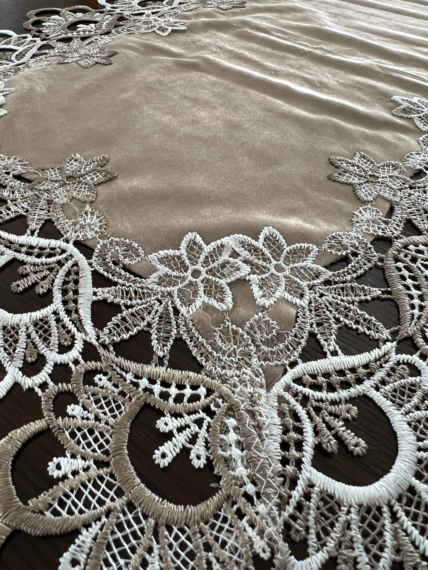 Elegant table runner